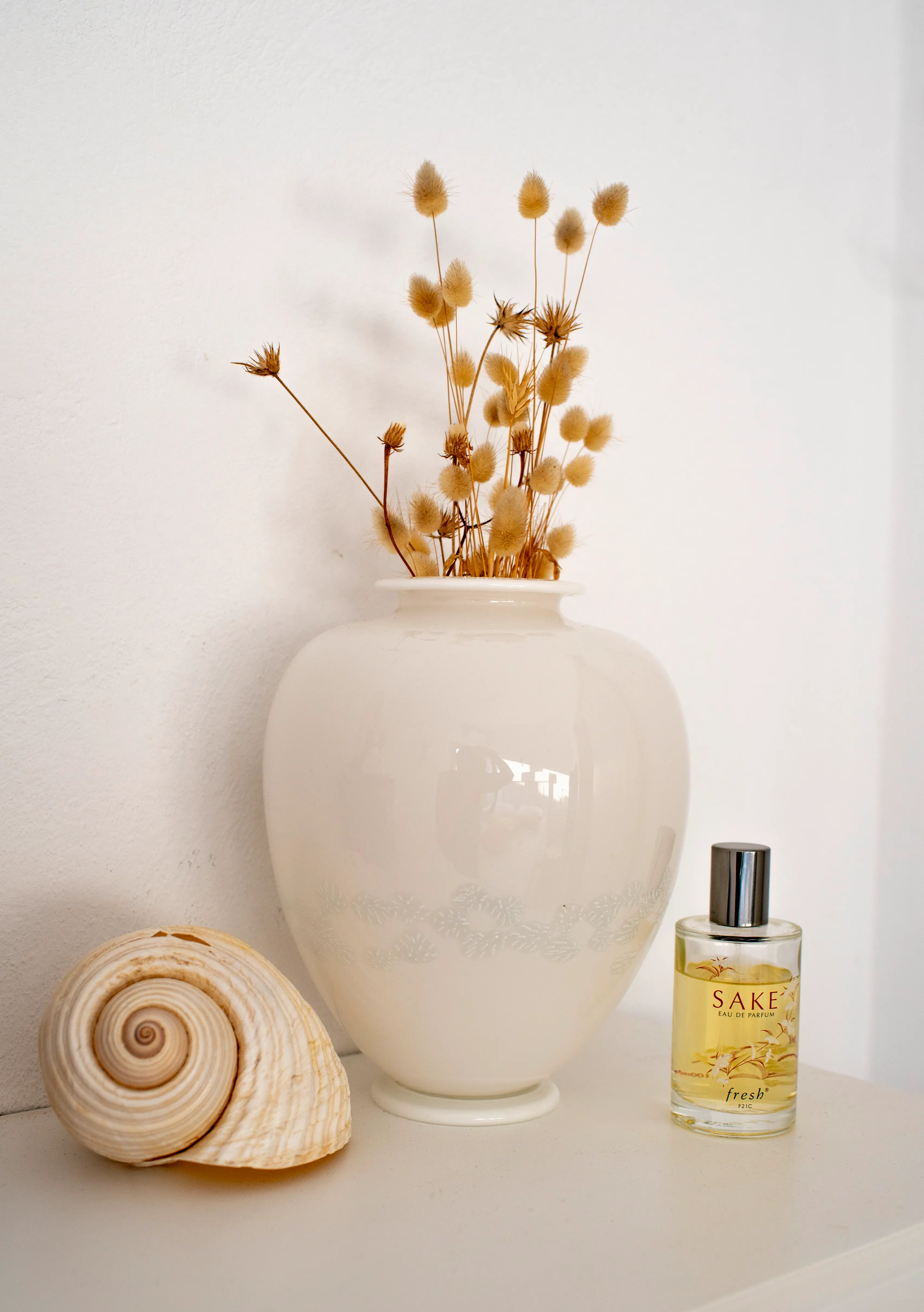 Vase with shell and dried flowers, The Maisonette